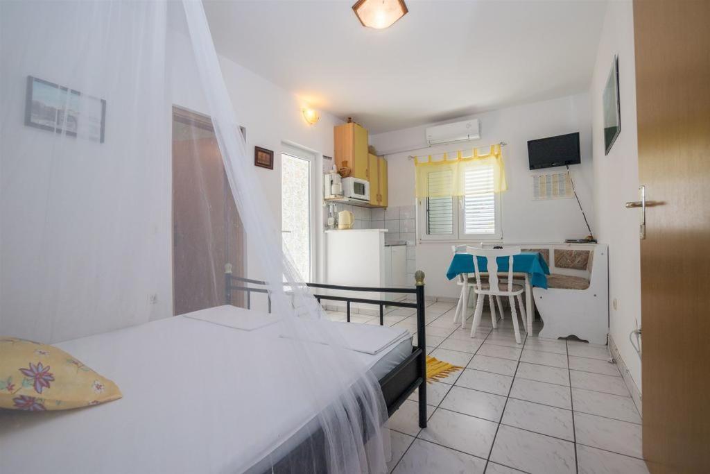 Apartmani Zderic กราดัซ ภายนอก รูปภาพ